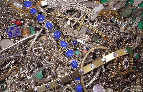 A bunch of diiferent kinds of broken jewelry