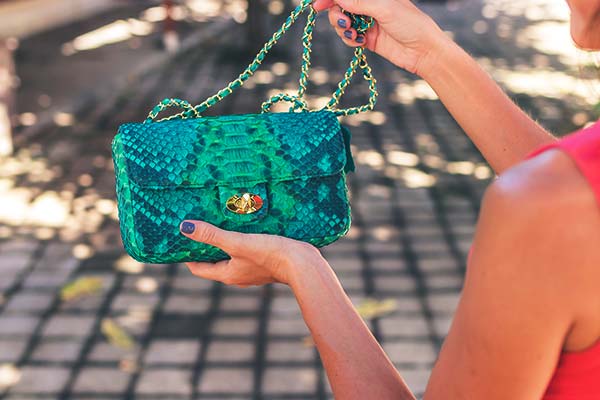 How to Buy Designer Bags & Purses from a Pawn Shop