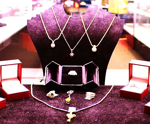 Pawning gold and silver jewelry in Azusa, California