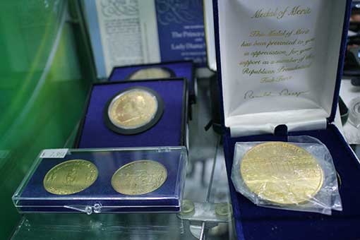 Gold coins and medals Azusa Pawn Shop