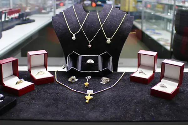 Why Pawn Shops Are A Great Place To Buy Jewelry